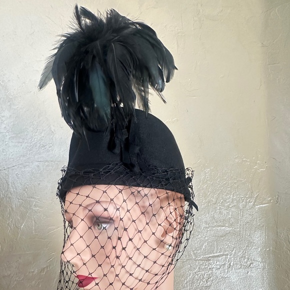 ENCHANTING 1940s\' BLACK FELT \
